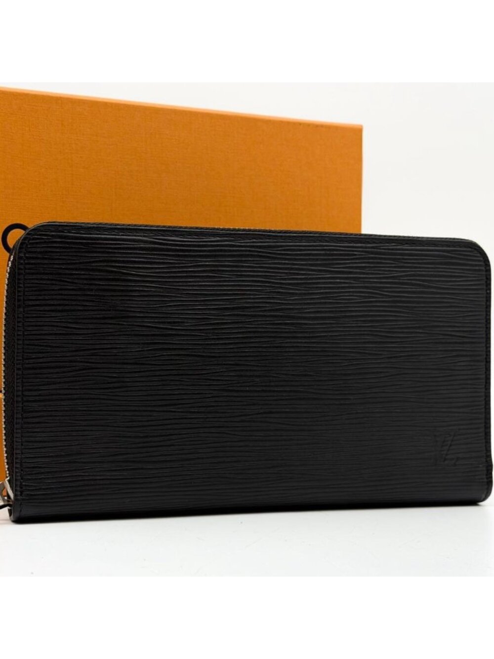 Louis Vuitton Zippy Organizer Epi Black Wallet Round
